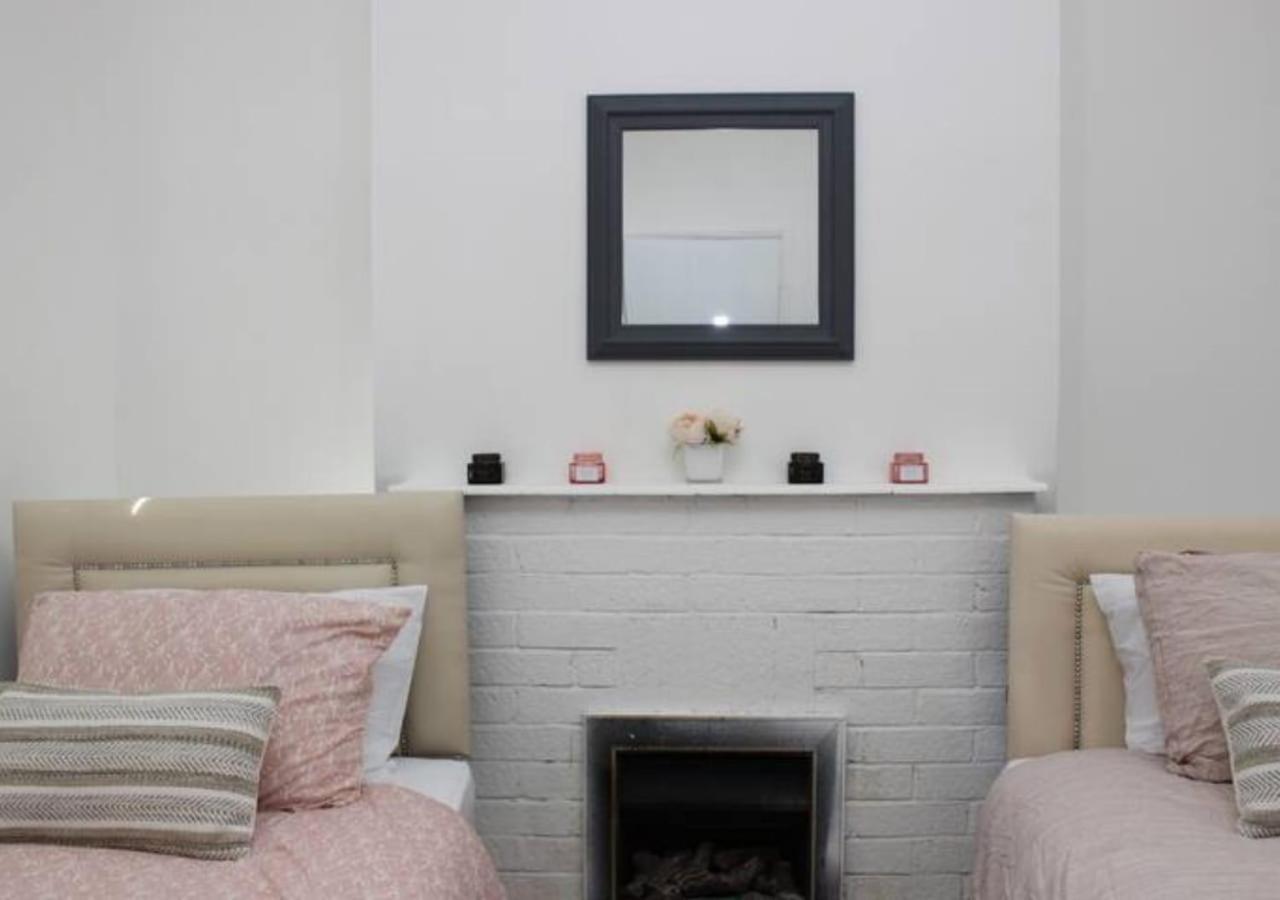 Newly Refurbished 3 Bed 2.5 Bath House In Staines Βίλα Εξωτερικό φωτογραφία