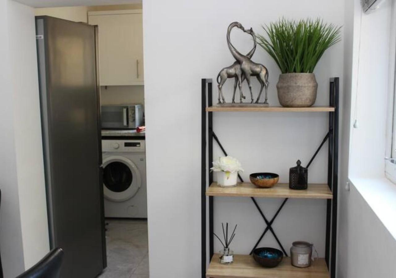 Newly Refurbished 3 Bed 2.5 Bath House In Staines Βίλα Εξωτερικό φωτογραφία